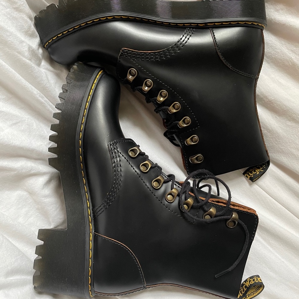 Leona Women’s Vintage Smooth Leather Heeled Boots